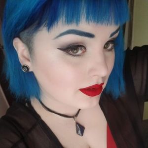 Meet your Posher, Adriana